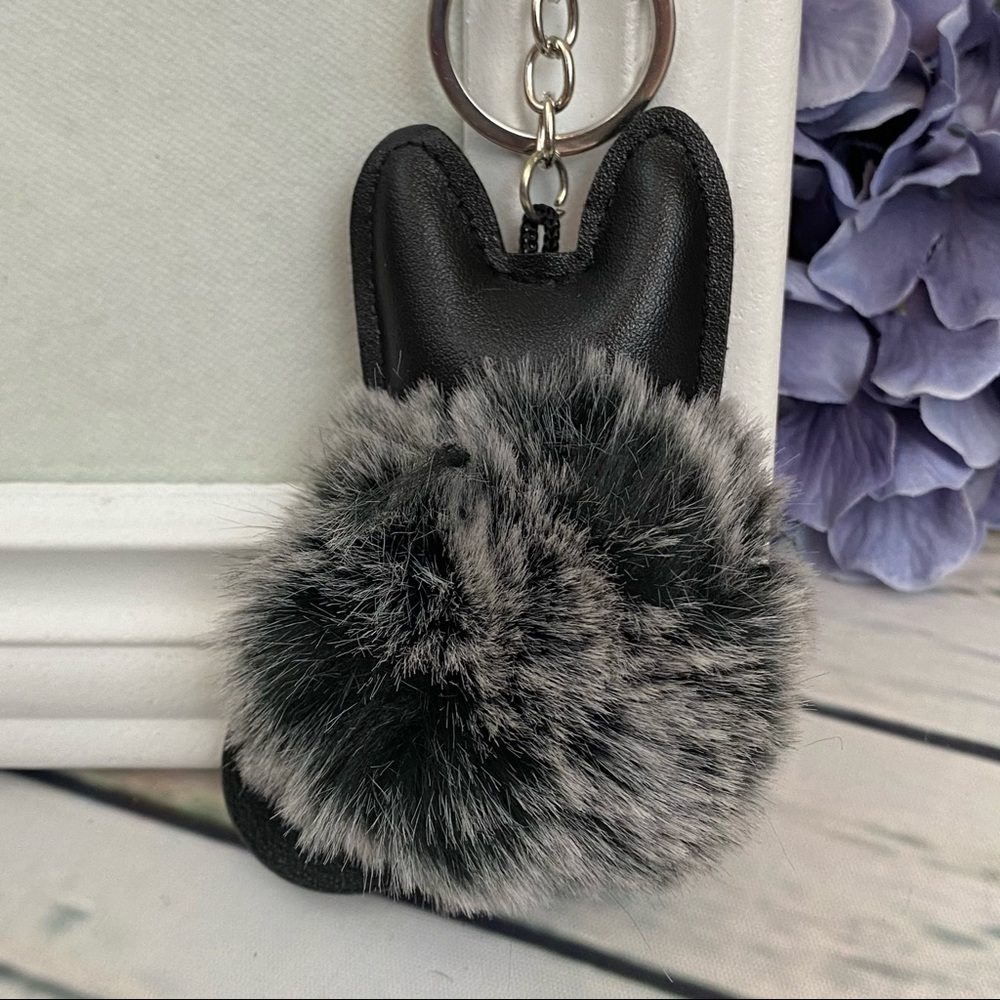 Black Kitty Cat with Grey Pom Pom Keychain - Picture 14 of 16